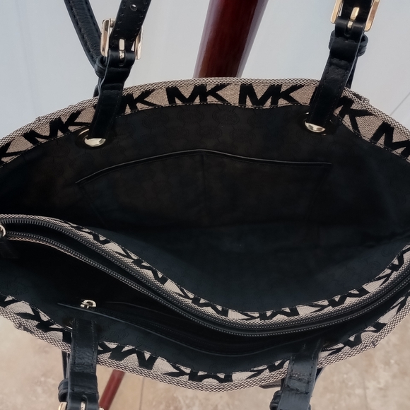 Michael Kors Purse - Picture 3 of 3